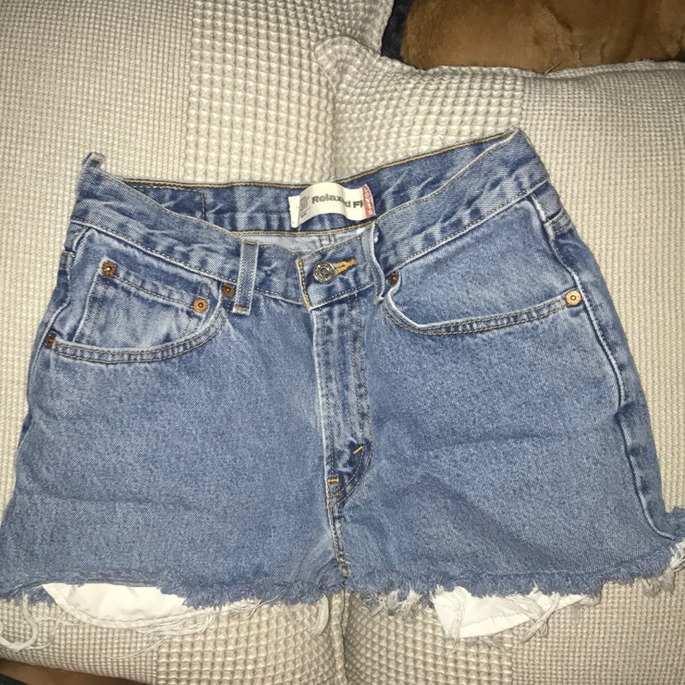 Levi’s cut off, high waist,  mom jeans shorts. 30”